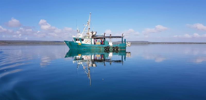 Sea cucumber fishing boat Sea cucumber fishing boat