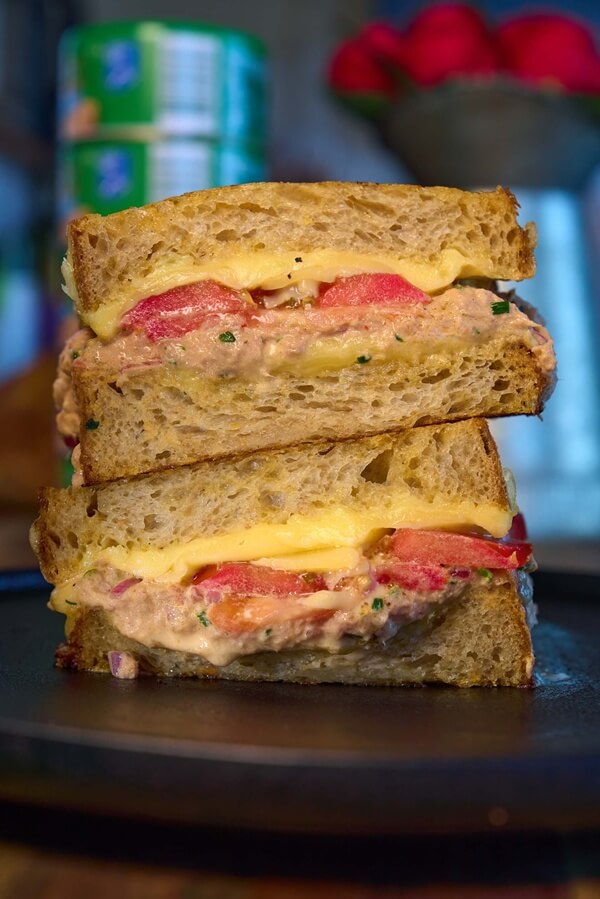 Spicy tuna melt toasties