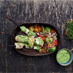 Gegrilde tonijnspiezen met salsa verde