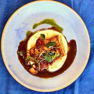 Heilbutt mit Pilzsauce, Topinamburpüree und Kapuzinerkresseöl