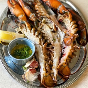 Gegrillter Hummer mit Koriander-Butter