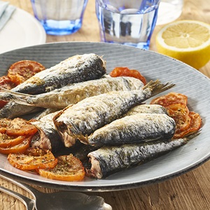 Gegrilde sardines met tomaat en sperzieboontjes