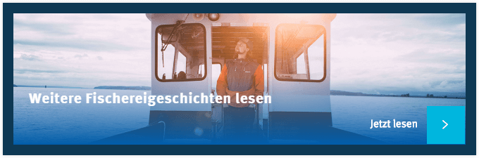 Fischereigeschichten-Kachel Weitere Fischereigeschichten lesen - Kachel mit Bild von Fischer auf Boot