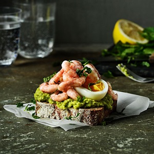 Rejemad med æg og ærtecreme