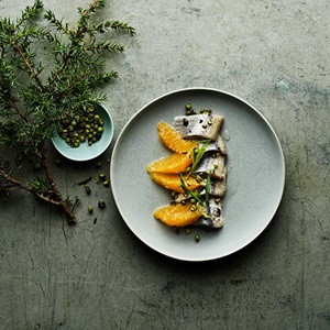 Festlige appelsinsild med kapers og estragon