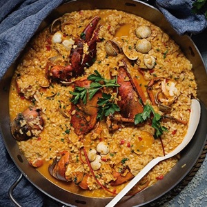 Arroz caldoso con bogavante y berberechos