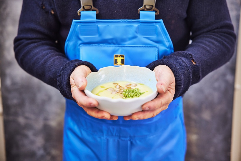 RS15667_Spain_Albacoretunabellywithwhiteasparagussoupandgreencouscous_MSC_Fisherman_Landscape
