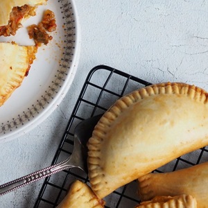 Empanadat tonnikala- tai silakkatäytteellä