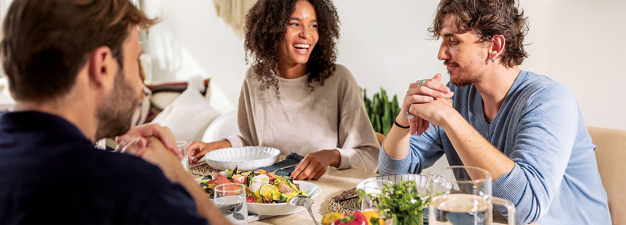amis autour d'une table