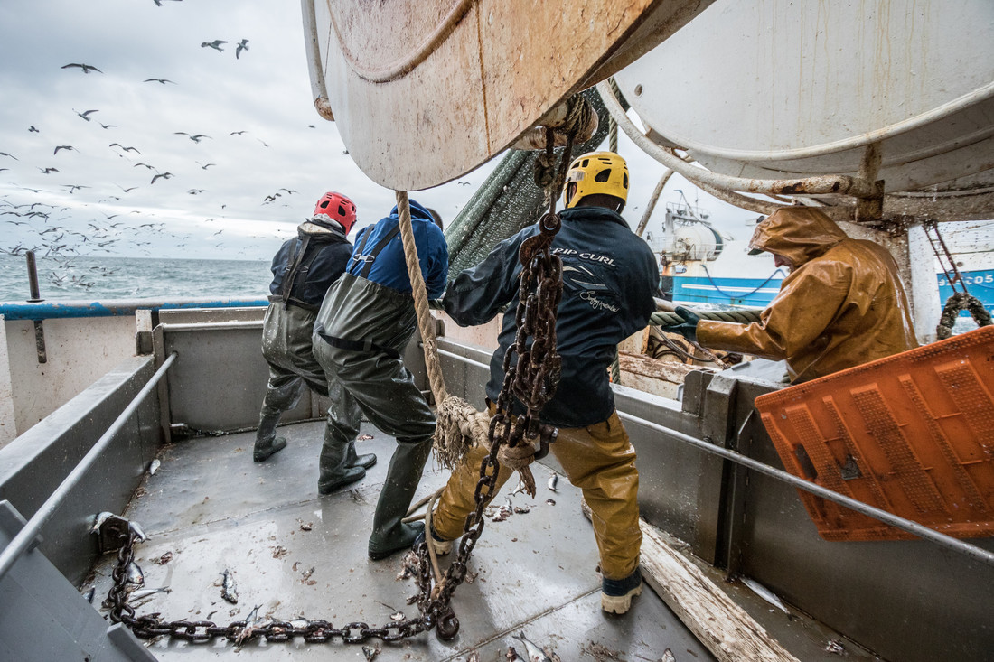 From-Nord-Harenng-4 pêcheurs ramenant leur filet