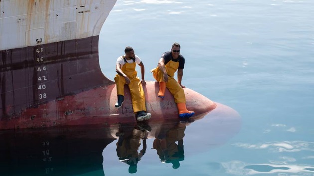 Yannick et Kyrvine, pêcheurs de légine dans les TAAF