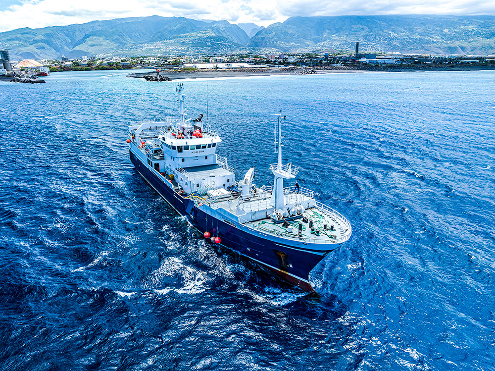 navire-peche-atlas-cove-pecherie-de-legine-taaf Atlas Cove bateau de pêche de la pêcherie de légine des TAAF certifiée MSC
