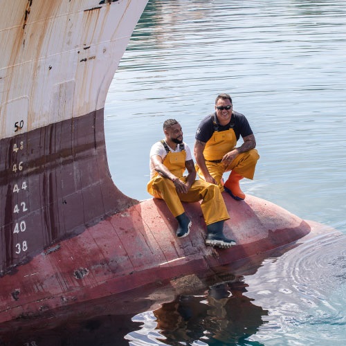 Yannick et Kyrvine, pêcheurs de légine dans les Terres Australes et Antarctiques Françaises