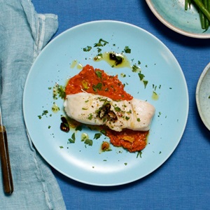 Merlu façon basque à l'ail et à la sauce romesco