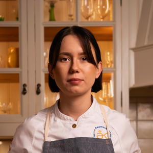 Desirées tunt skurna gös med blodapelsin, saffran & endive