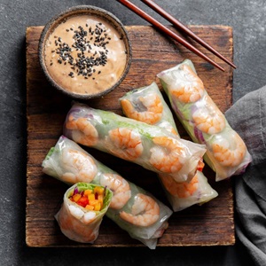 Involtini di gamberi sostenibili certificati MSC in carta di riso