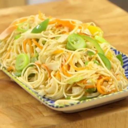 Spaghetti cinesi con surimi
