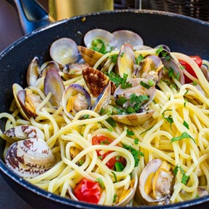 Spaghetti vongole e pomodorini