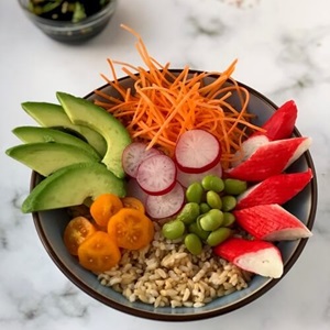Seagan sushi bowl met surimi