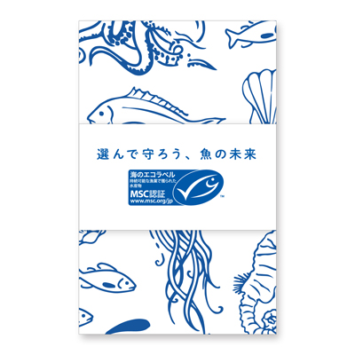 魚のイラストのてぬぐいに「選んで守ろう、魚の未来」の文字とMSCラベルの帯がついた画像