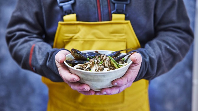 Hot somen noodles with grilled capelin
