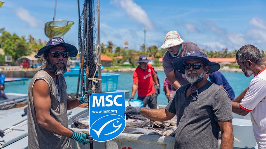 Maldives skipjack pole and line tuna fishers with MSC ecolabel