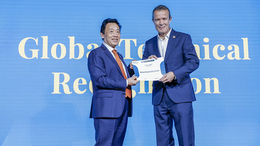MSC CEO Rupert Howes receives recognition certificate from FAO Director-General QU Dongyu, FAO