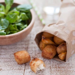 Fish and chips con salsa al lime e yoghurt