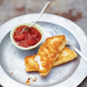 Fischstäbchen mit Ketchup