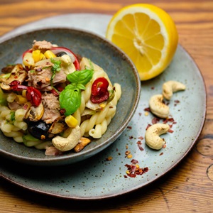 Sommerlicher Thunfisch-Nudelsalat