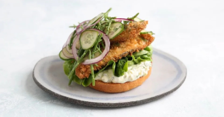 Brioche roll with breaded herring and sour mayonnaise - Step 6