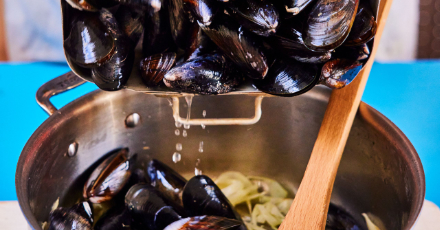 Mussels with fennel, lemon and samphire dip - Step 3