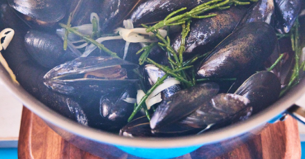 Mussels with fennel, lemon and samphire dip - Step 5
