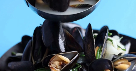 Mussels with fennel, lemon and samphire dip - Step 6