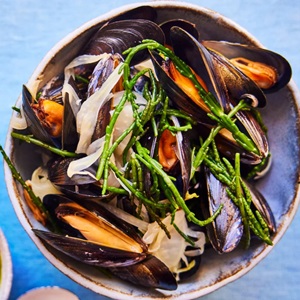 Musslor med fänkål, citron och glasörtsdipp