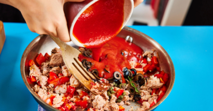 Tuna Spaghetti with olives and red peppers - Step 3