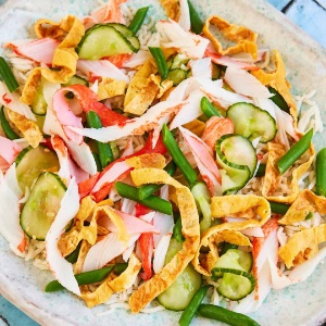 Chirashi sushikulho surimilla