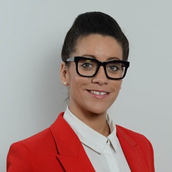 Headshot of woman wearing glasses (Minna Epps)
