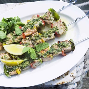 Grilled tuna skewers with salsa verde