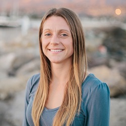 Headshot of Laura McDearis