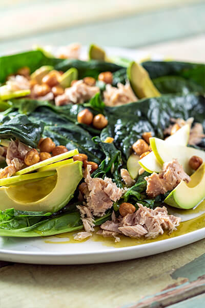 Spinach Salad Bowl with Crispy Chickpeas, Mint, and Wild Tuna 