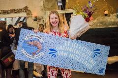 Estee Strooker wint garnalencocktailwedstrijd