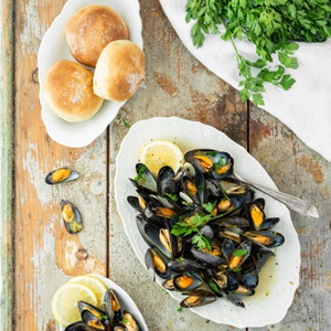 Mosselen in peterselie citroen bouillon
