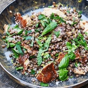 Linzensalade met gerookte haring