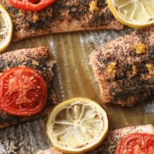 Makkelijke zalm met citroen en peper