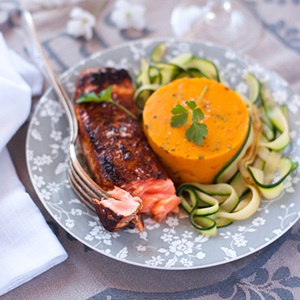 Dziki łosoś z musem dyniowym smażony na patelni