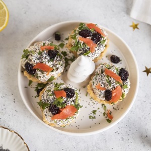 Babeczki z dzikim łososiem, żurawiną i makiem