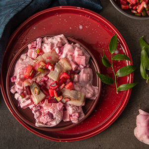 Sałatka śledziowa z ziarnami słonecznika od MIRKO