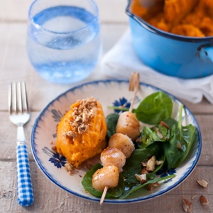 Capesante, purè di patate dolci e foglie di spinaci