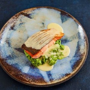 Salmone certificato MSC su crema di verdure e miso